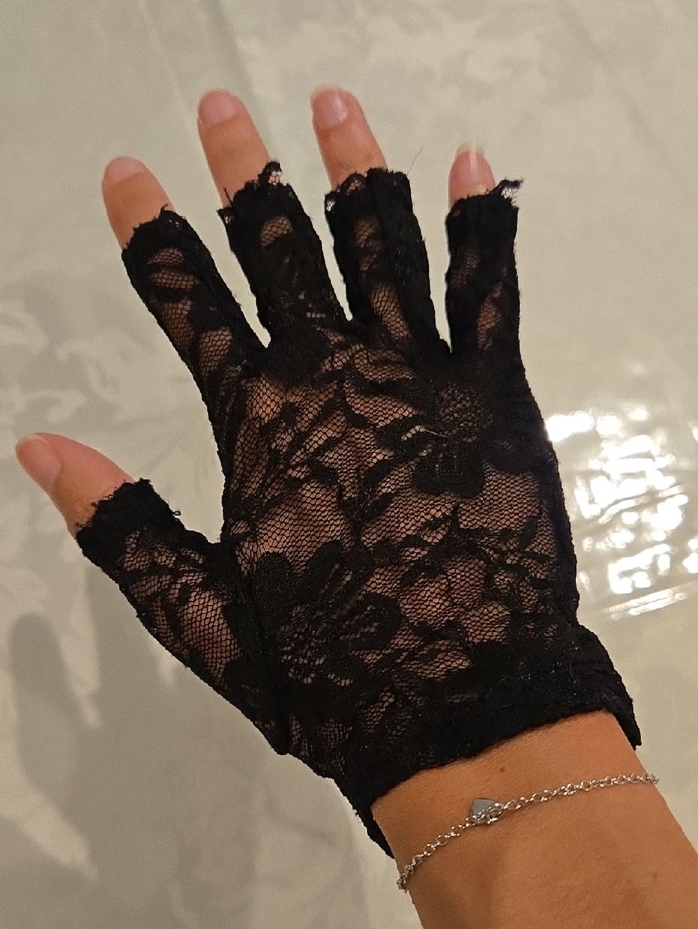 (1) Black Lace Fingerless Glove - Elegant Women's Accessory